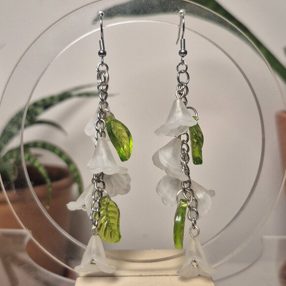 Merfolk Creations Jewelry - White Trumpet Flower Handmade Earrings